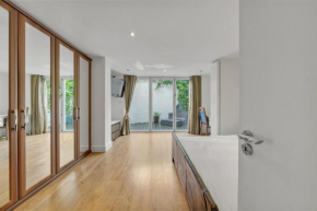 Mews House in Maida Hill with Free Parking